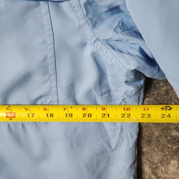 Real tree Fishing Button shirt With Vented Back Men's Size Medium Blue Pockets - Picture 8 of 9